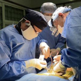 Хирурги избавили алматинку от 10-летних мучительных болей в позвоночнике