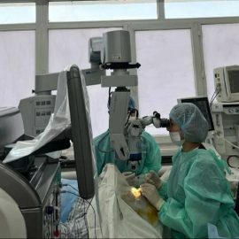 Вернули зрение: офтальмологи провели пациенту сложную операцию