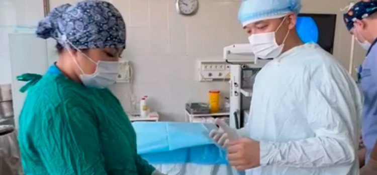 Алматинские травматологи восстановили руку молодой девушке