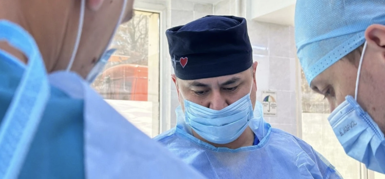 Алматинские гинекологи избавили молодую женщину от огромной опухоли При этом они смогли сохранить детородные органы