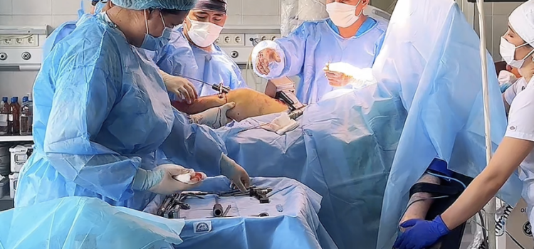 В ЦГКБ успешно проведена малоинвазивная операция по остеосинтезу бедренной кости пациентке преклонного возраста