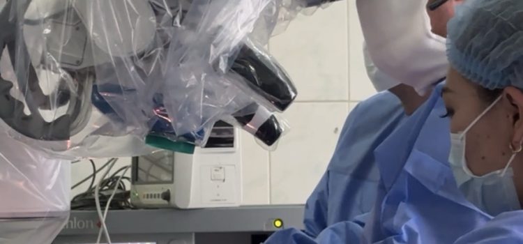 В Алматы пациенту с многолетней хронической болью провели уникальную операцию